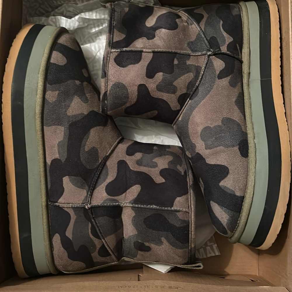 Steve Madden Toasty Camouflage Platform Boots